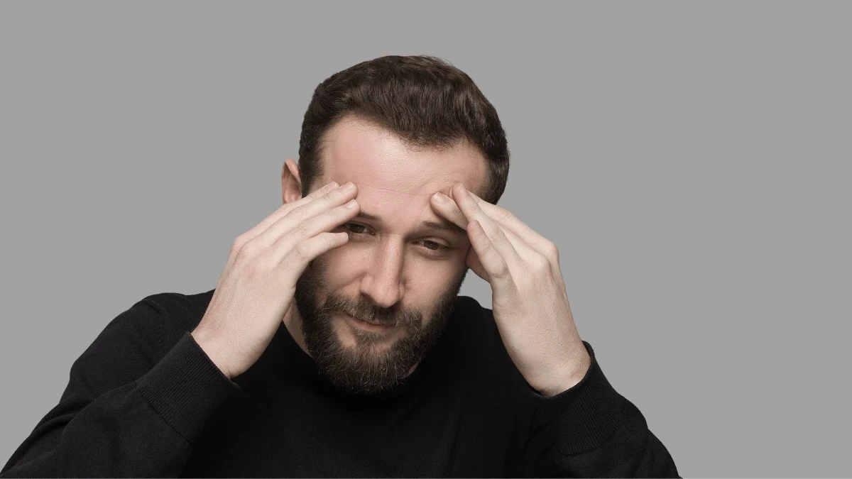 у чоловіка болить голова