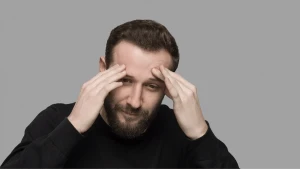 у чоловіка болить голова