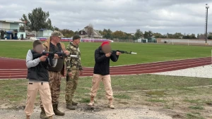 Російські окупанти вчать дітей з Херсонщини стріляти