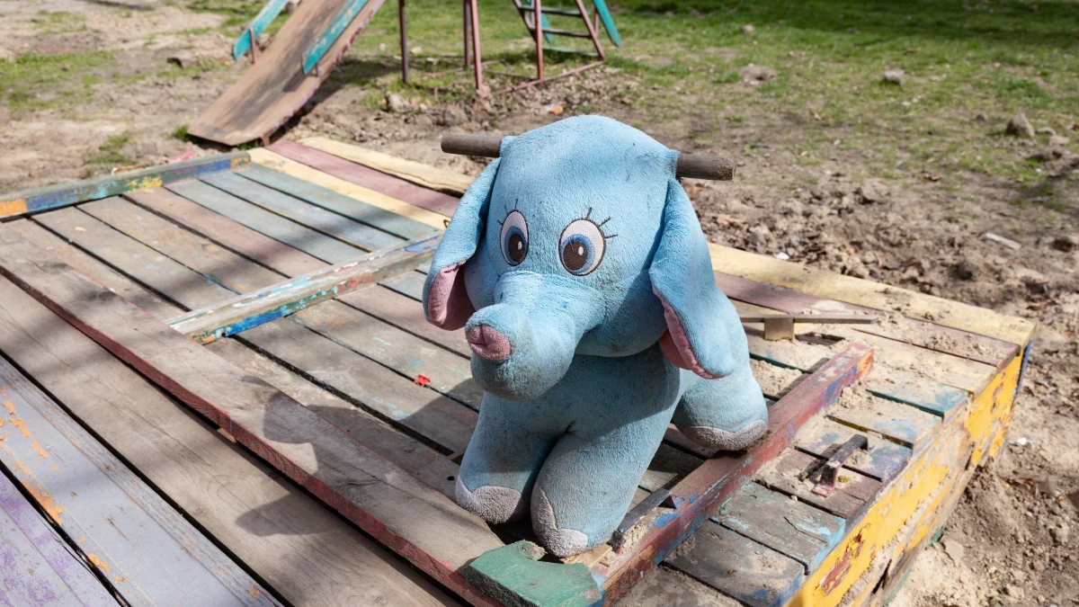 дитячий майданчик