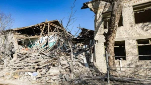 Будинки в Херсоні, пошкоджені внаслідок обстрілу
