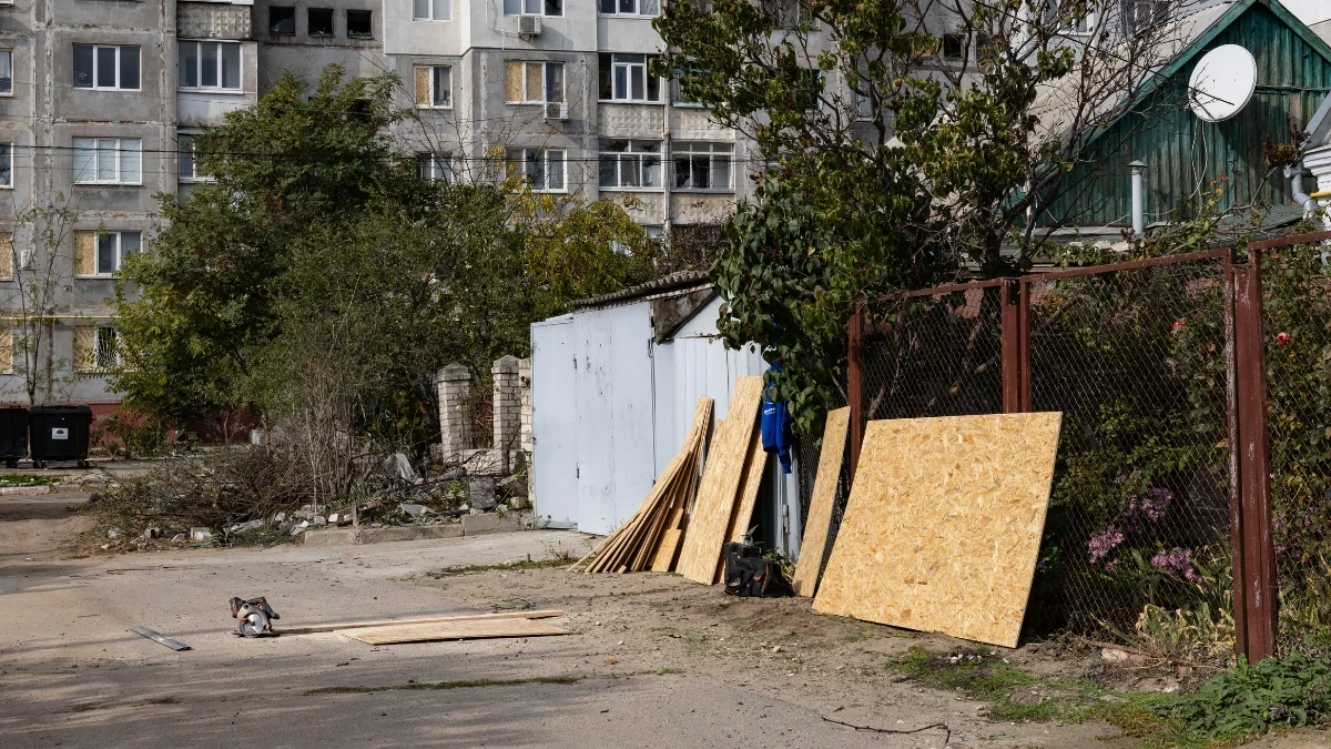 Наслідки артилерійської атаки військ РФ по Херсону. Фото: Олександр Андрющенко/"Вгору"