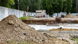 Будівництво однієї з підземних шкіл у Херсоні. Фото: "Вгору"