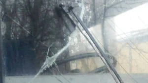 Пошкоджений внаслідок обстрілу у Херсоні тролейбус. Фото: Херсонська МВА