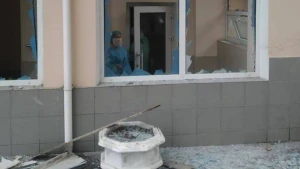 Наслідки атаки на медичний заклад у Херсоні. Фото: Херсонська МВА