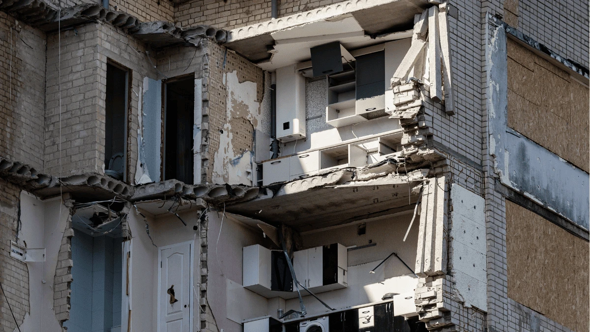 Зруйновані внаслідок обстрілів квартири у Херсоні