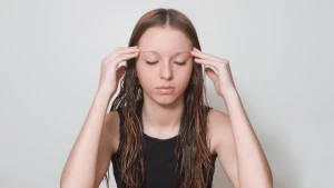 у жінки болить голова