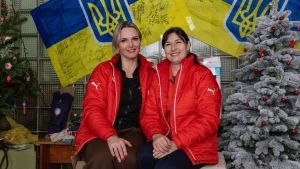 Волонтерки з Антонівки  Віта Мєдвєвєдєва і Тетяна Ахтеменко
фото Олександра Андрющенка/”Вгору”
