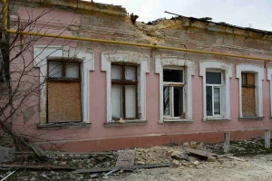 Пошкоджений будинок в Херсоні