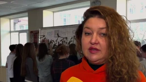 діти плетуть сітки для армії РФ