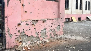 Наслідки обстрілу херсонського театру