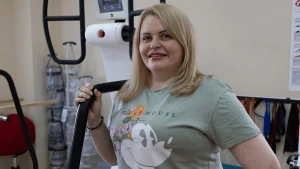 Підприємиця Тетяна Заїкіна під час реабілітації в херсонській лікарні

