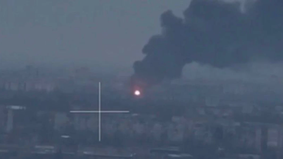 Кадр із російсього БпЛА пожежі на АЗС у Херсоні 