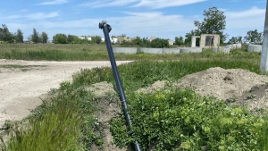 Труба водопровідної мережі в Посад-Покровському в травні 2024 року. Фото Олени Гнітецької