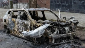 Наслідки дронової атаки російських військ у Херсоні по автівці поліції 23 лютого 2026 року