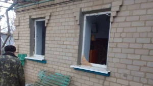 Наслідки удару по Зеленівці, пошкоджений будинок