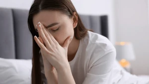 у жінки болить голова