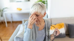 у жінки болить голова