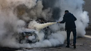 Наслідки удару FPV-дрона по автівці 