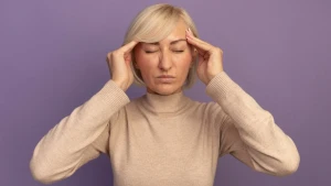 у жінки болить голова