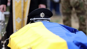 Фото з церемонії прощання з Віталієм Кухарчуком. Фото: ГУ Нацполіції у Херсонській області