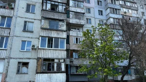 Наслідки атаки військ РФ в Корабельному районі Херсона 11 квітня 2026 року. Усі фото: Олена Гнітецька/"Вгору"