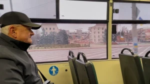 Пасажир у громадському транспорті у Херсоні