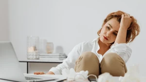 у жінки болить голова