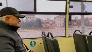 Пасажир у громадському транспорті у Херсоні