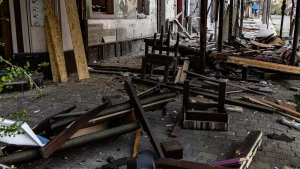 Наслідки російських ударів по центру Херсона