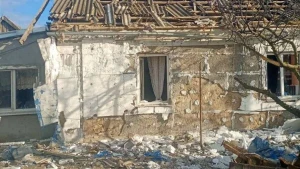 обстріл Зеленівки, пошкоджений будинок