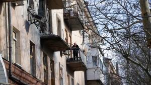 пошкоджена багатоповерхівка у Херсоні