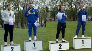 Микита Брагінець другий ліворуч та Наталія Овчинкіна третя ліворуч. Фото: Херсонська ОВА