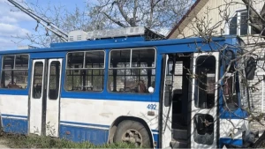 Тролейбус, який атакували російські військові 11 квітня 2026 року. 