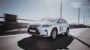 Самозарядні гібриди Lexus