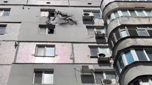 атака дрона у Херсона, пошкоджена багатоповерхівка