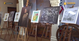 Копії викрадених росіянами творів українського мистецтва на виставці в тимчасово окупованому Генічеську.