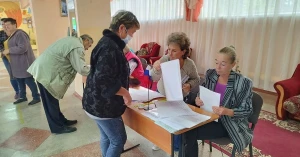 Голосування на одній з дільниць псевдореферендуму в Херсоні, 27 вересня 2022р. Фото: російські ЗМІ