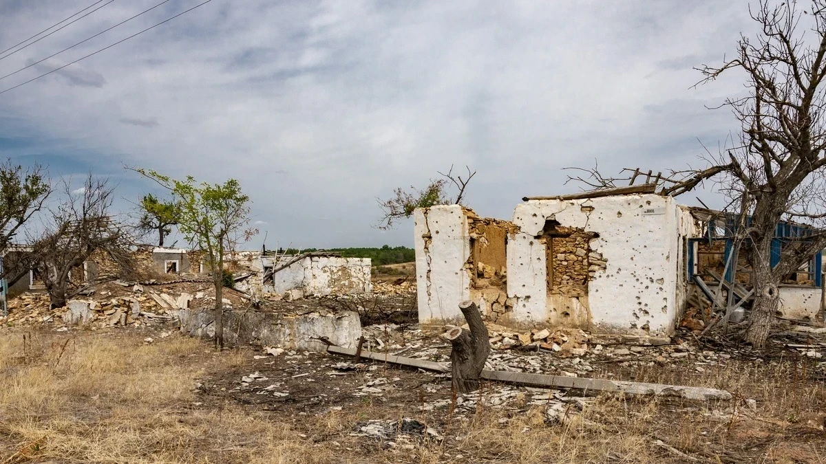 Зруйновані будинки у Бериславському районі. Фото Олександра Андрющенка"Вгору" 