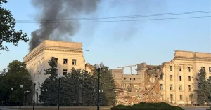 Будівля Херсонської ОВА 30 серпня 2025 року. Фото: офіцер Сил оборони Херсона Руслан Михайлевський. 