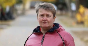 Волонтерка Олена Тарасенко в Херсоні. Фото: Вгору