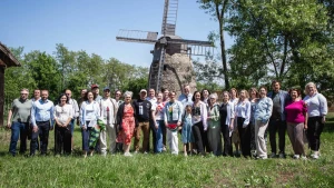 Зустріч херсонців у форматі обговорення та роботи в групах під час громадського заходу з відновлення громади