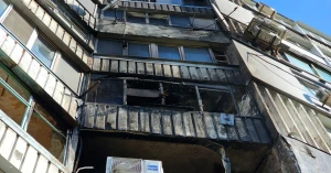 Наслідки  російської дронової атаки на житлову забудову у Центральному районі Херсона 4 червня 2026 року. Фото: ХОВА
