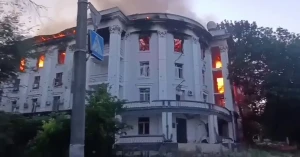Пожежа на одному з корпусів Херсонської державної морської академії у Херсоні. Фото: Олександр Шумей / Facebook