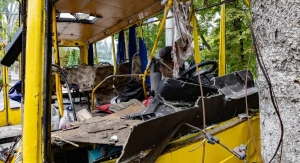 Маршрутний автобус після російської атаки