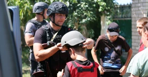 Евакуація з передмістя Херсона. Фото: поліція Херсонської області