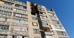 згорілі квартири у Херсоні внаслідок фпв-дрона