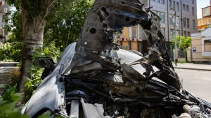 Наслідки удару по машині у центрі Херсона