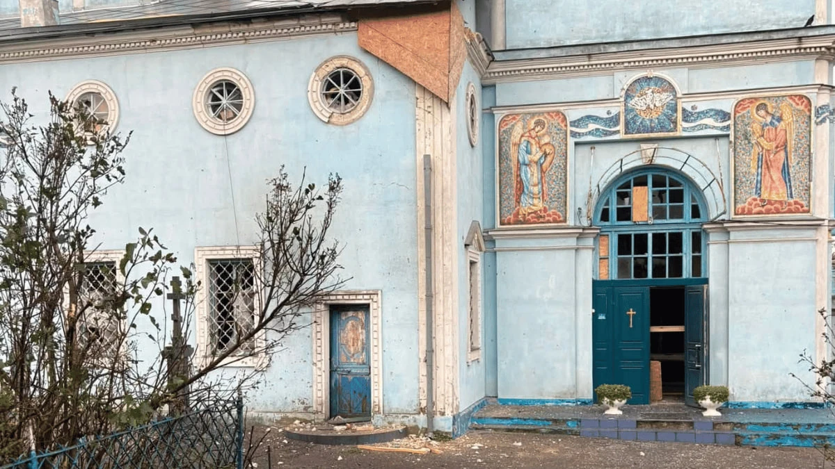 Наслідки атак військ РФ по Греко-Софіївському храму в Херсоні. Фото: Віталій Маланій