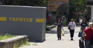 Бетонні укриття в Херсоні. Фото: investigator.org.ua
